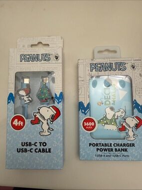 Peanuts Light Blue Power Bank charger & USB-C to USB-C Cable Set with Snoopy Art